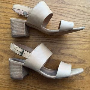 TOMS Poppy Sandal in Honey Leather